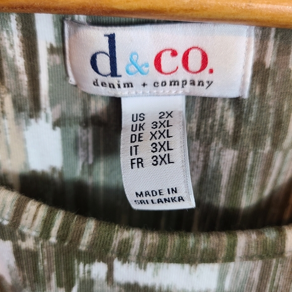 d & Co Denim+Company Jersey Printed  Scoop Neck Top - Picture 6 of 8
